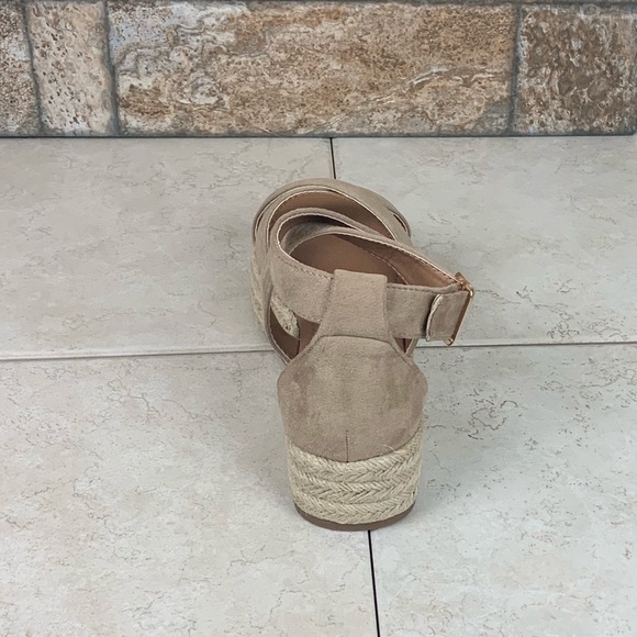 STRAPPY ESPADRILLE PLATFORM SANDALS IN TAUPE - Picture 6 of 7